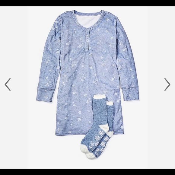 ‎‏Snowflake snow day nightgown & COZY socks - Picture 2 of 4